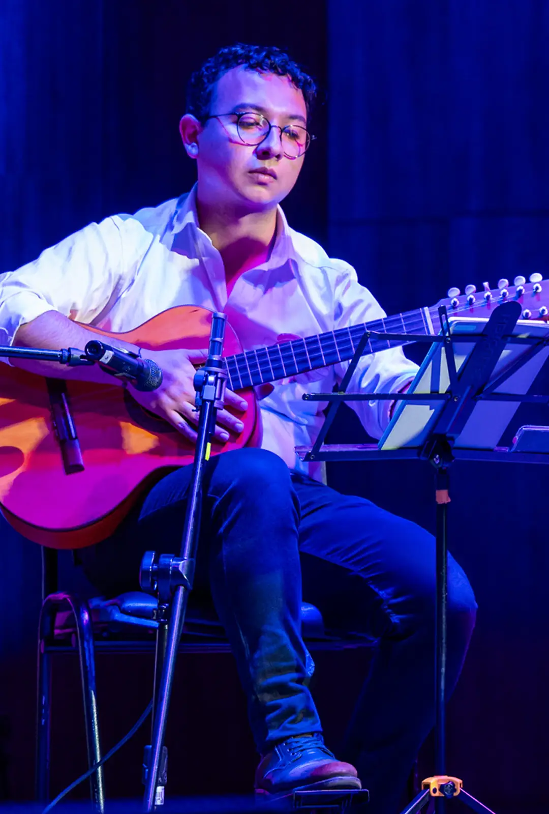 Dos y Cuarto integrantes Estaban Vargas